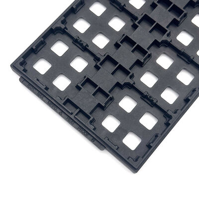 Un buen precio. Las bandejas JEDEC para circuitos integrados protegen los dispositivos semiconductores para operaciones de empaquetado y manipulación en línea