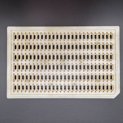 Un buen precio. Bandejas estáticas antis amarillas oscuras de Reuseable PEI ESD para el conector de IC en línea