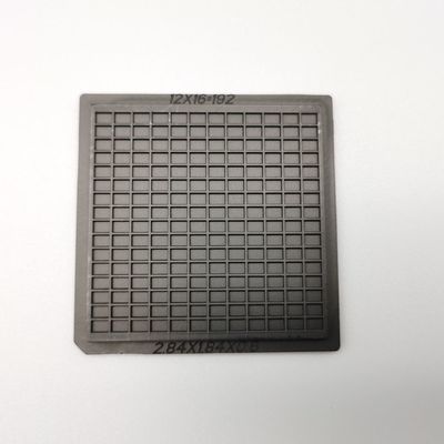 Un buen precio. Envases de Waffle de 2 pulgadas negras tradicionales para piezas electrónicas en línea